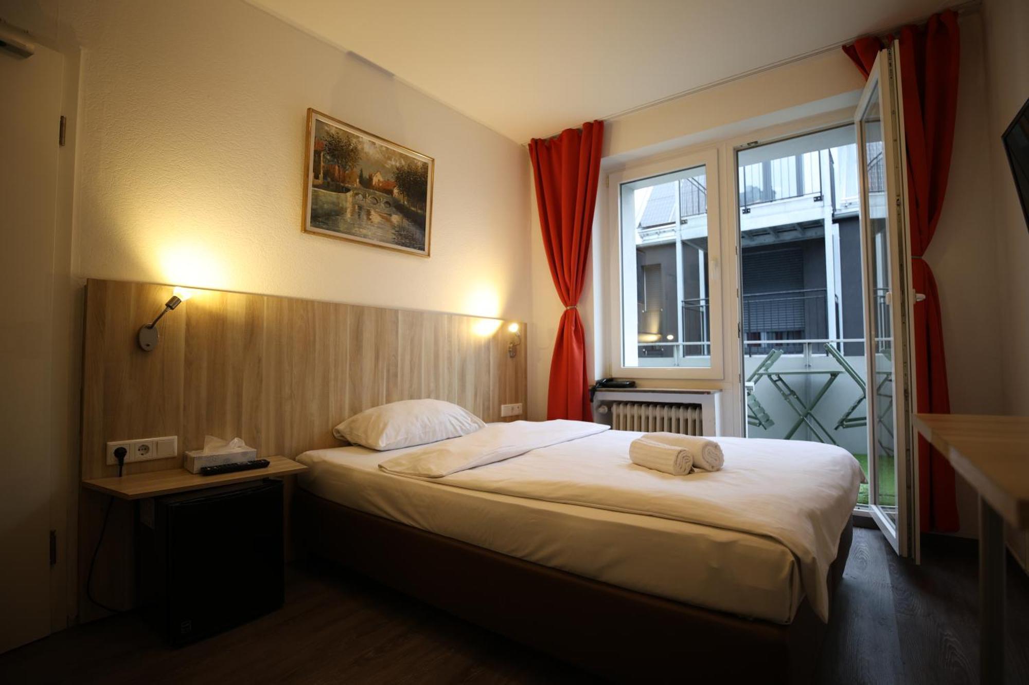 Hotel Paris — Photos 1